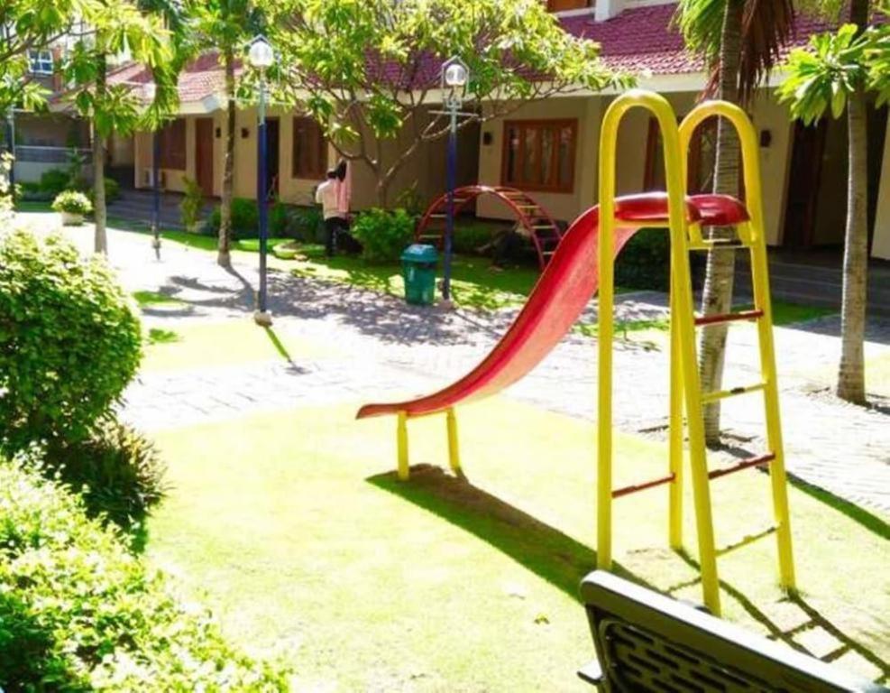 Country Heritage Resort Hotel Surabaya Exteriör bild